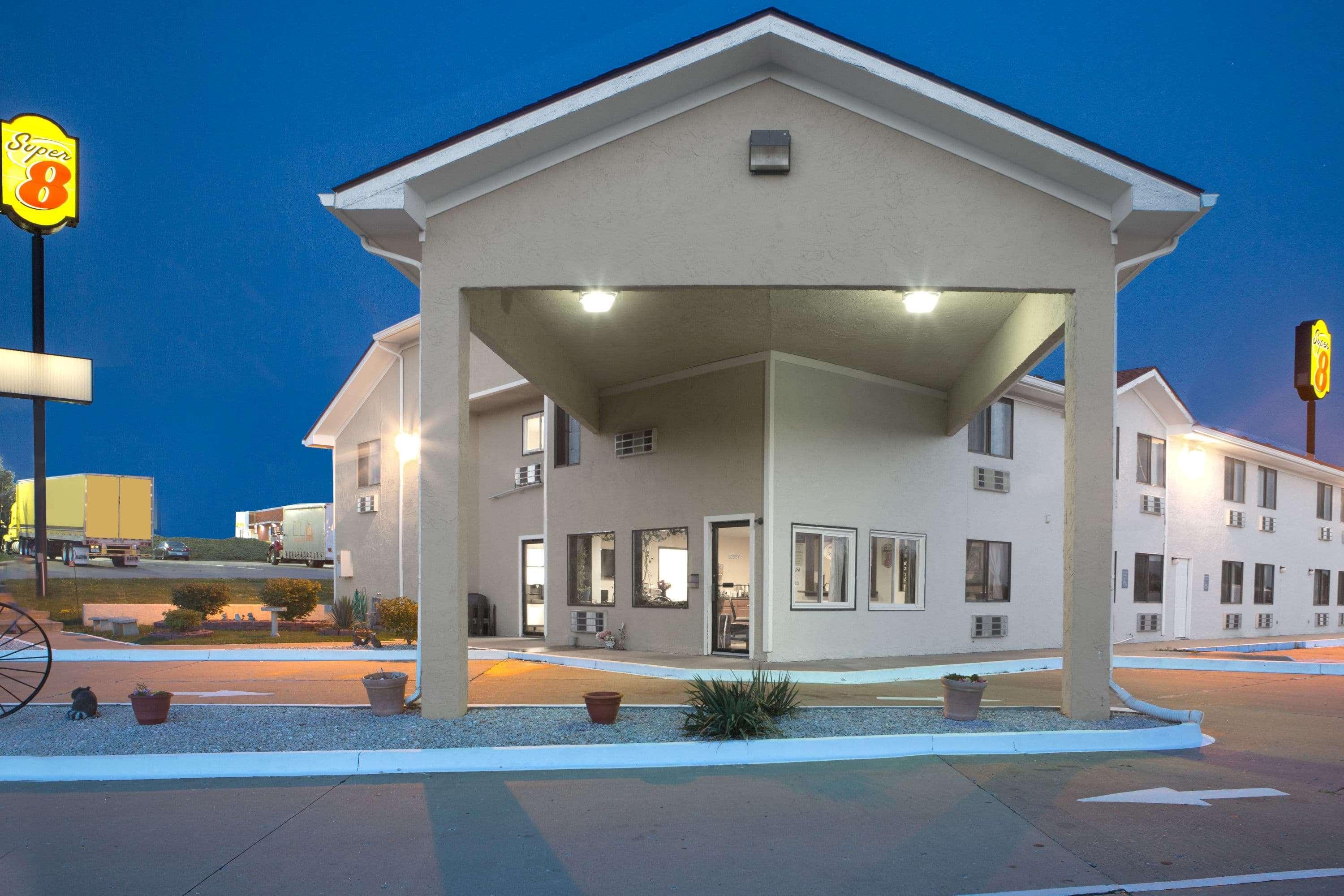 Super 8 By Wyndham Boonville Εξωτερικό φωτογραφία